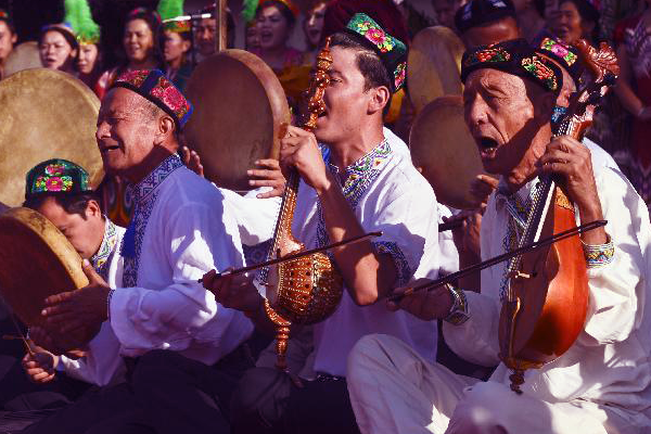Uygur Singing and Music on the Turpan Grape Festiv