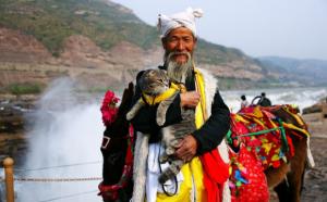 Local People at Hukou Waterfalls
