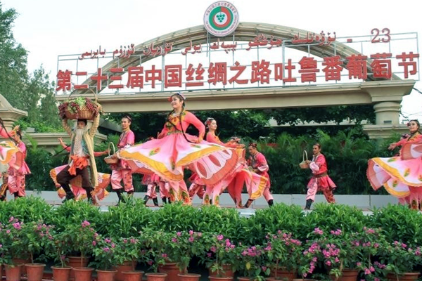 Opening Performance on the Turpan Grape Festival